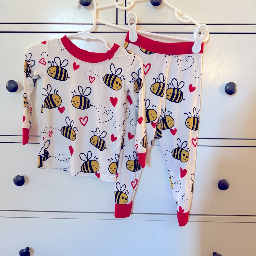 Little sleepies 2 piece-valentine bees